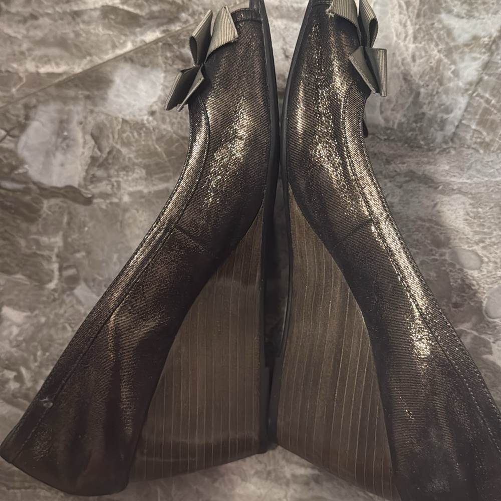 Pewter Coach peek toe pump - Picture 2 of 5